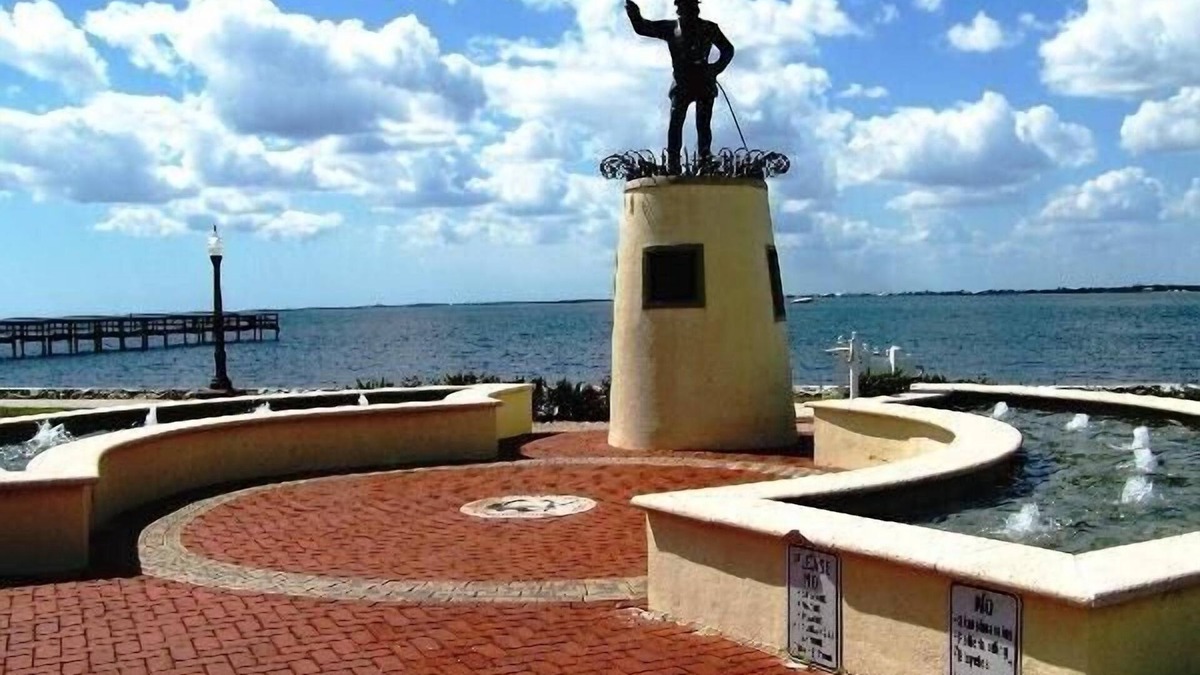 Port Charlotte - Charlotte Harbor Condo | Exceptional Lakefront Property with Updated Interior in Punta Gorda