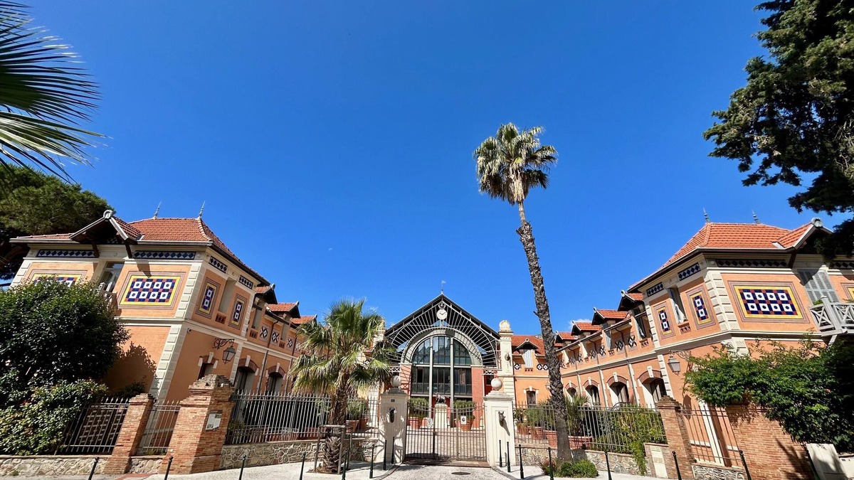 Hyeres City Centre House | Exceptional mini luxury villa in the Manège Godillot, a classified historic site