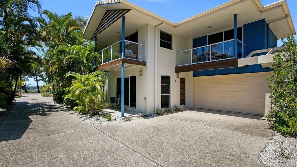 Tin Can Bay House | Exceptional modern three bedroom townhouse with water on both sides.
