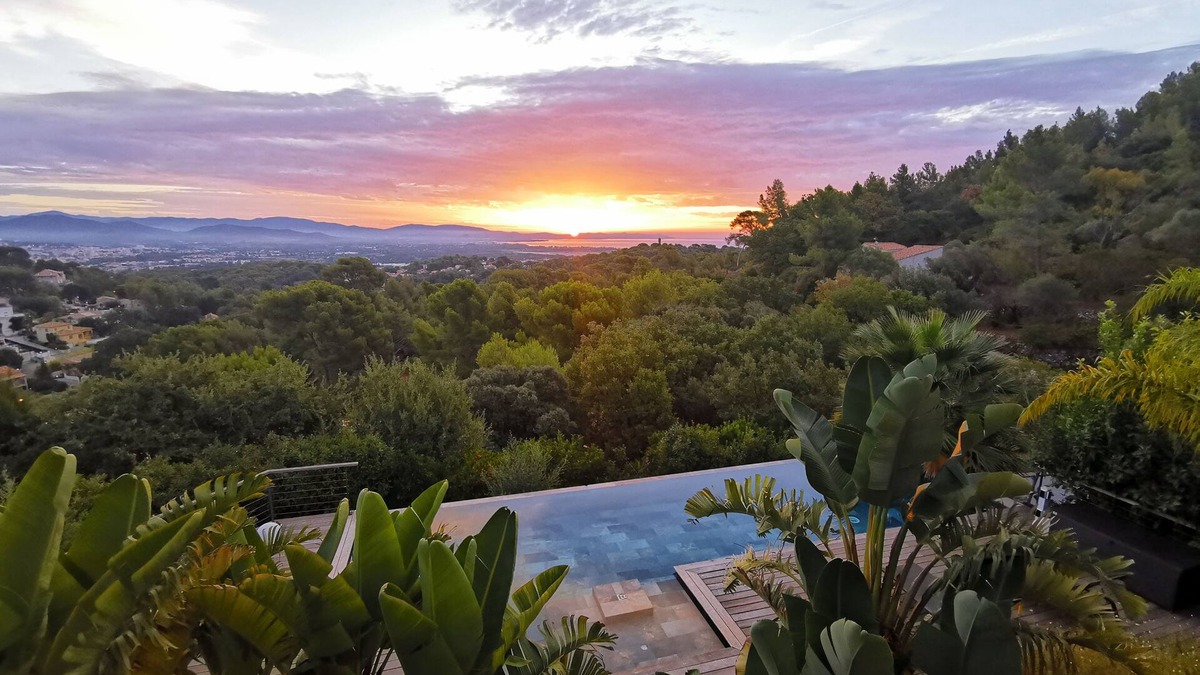 Hyeres House | Exceptional property with sea view - swimming pool - spa - gym.