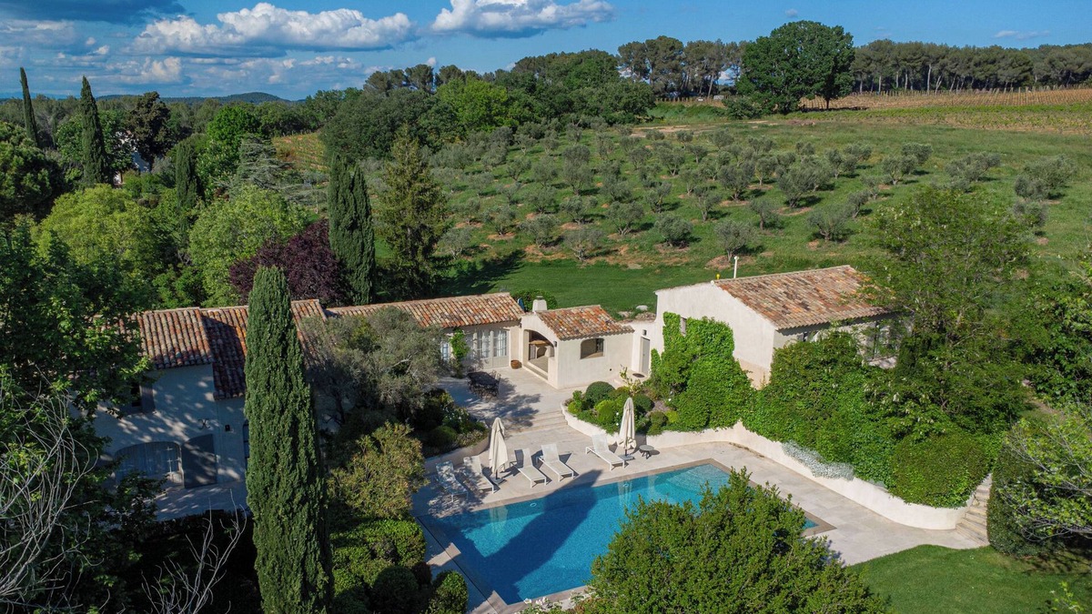 Aix-en-Provence Villa | Exceptional villa with swimming pool - Direct access on foot to Château de la Gaude