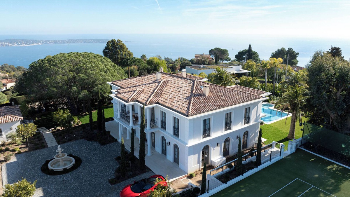 Vallauris Villa | Exceptional Villa in Cannes: Swimming pool, Mediterranean views and top-of-the-range services