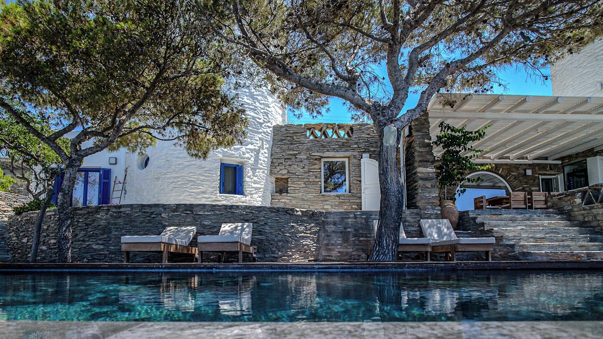Koundouros Villa | EXCEPTIONAL WINDMILL VILLA IN AN IDYLLIC SETTING