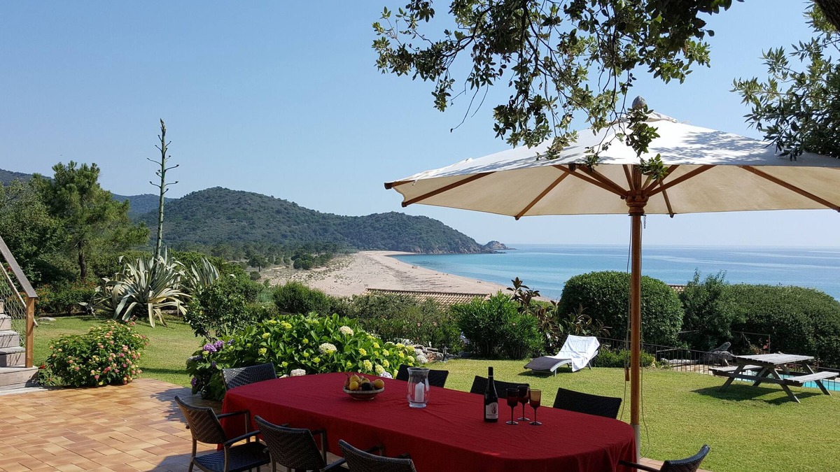 Pinarellu Villa | Exclusive granite villa DIRECTLY on the beach, sea and mountain panorama, pool