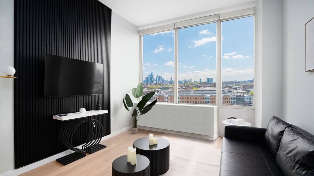 The Heights Apartment | Exclusive 1BR Apt with NYC View
