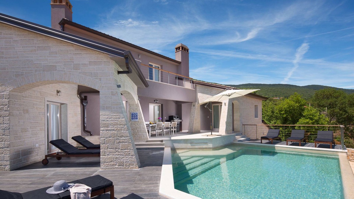 Drenje House | Exclusive 5* Villa with stunning views and heated pool