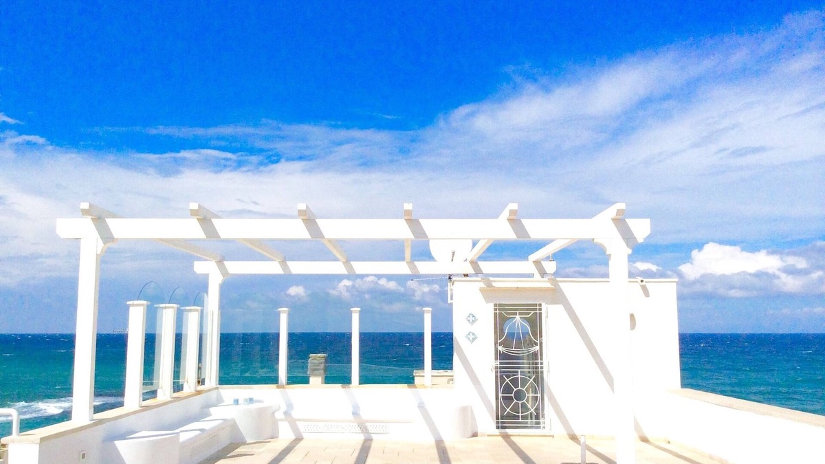 Villanova Apartment | Exclusive and charming roof terrace apartment directly on the beach, 4 persons
