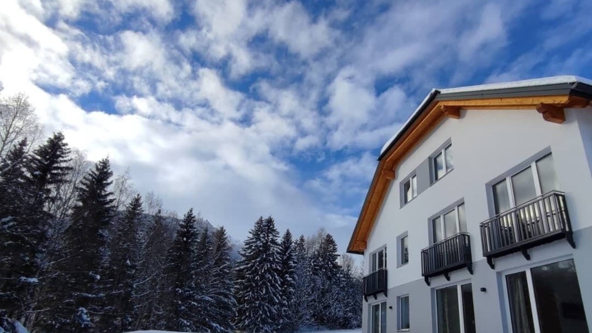 Mauterndorf Apartment | Exclusive apartment with mountain views in a ski paradise