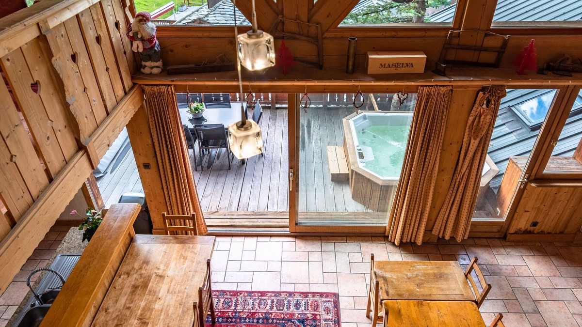Reberty Ski Chalet | Exclusive Chalet skis