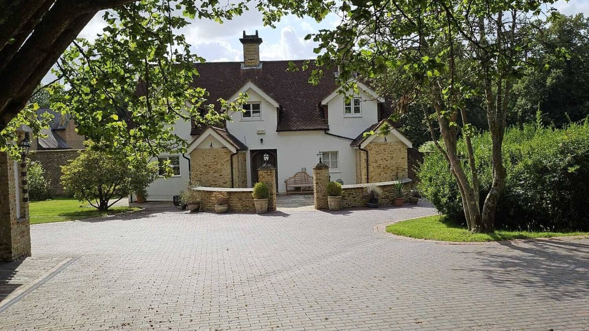 Lingfield Cottage | Exclusive cottage in the heart of the forest