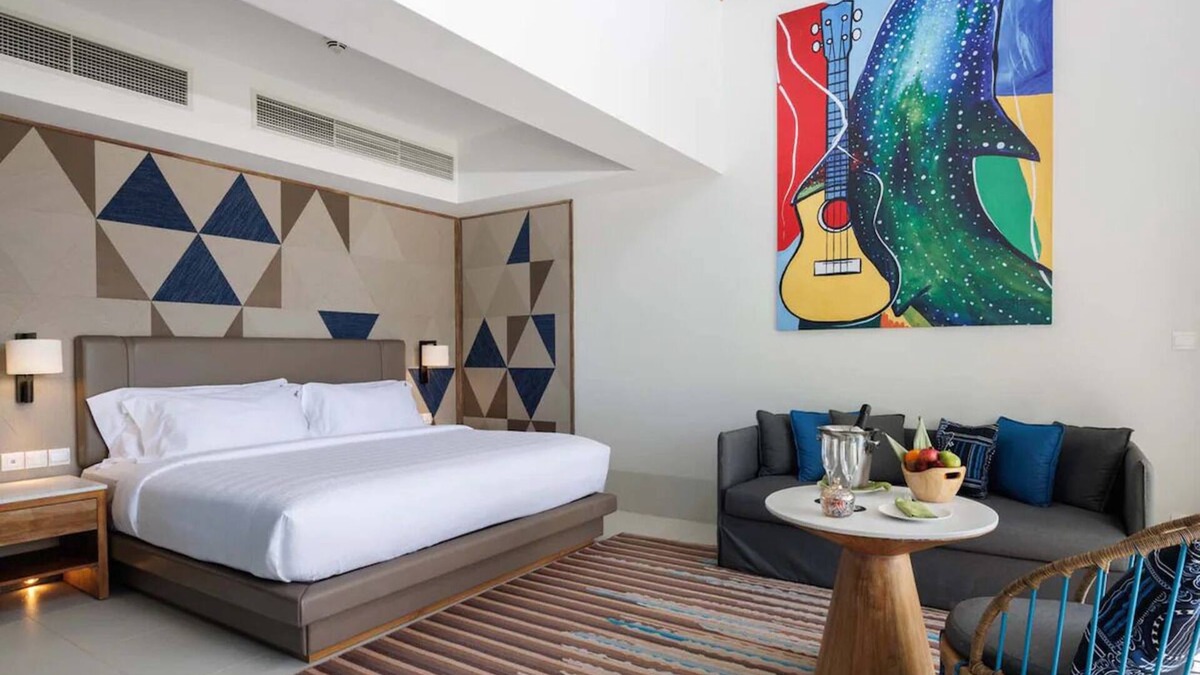 Farukolhufushi Island Hotel | Exclusive: Direct Beach Access and Overwater Villas at Hard Rock Maldives