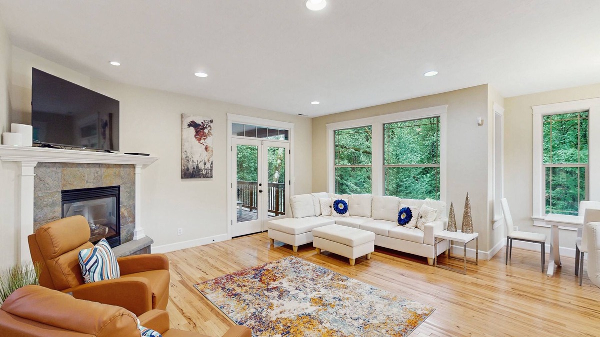 Southeast Eugene House | Exclusive Eugene retreat close to university with natural forest calm