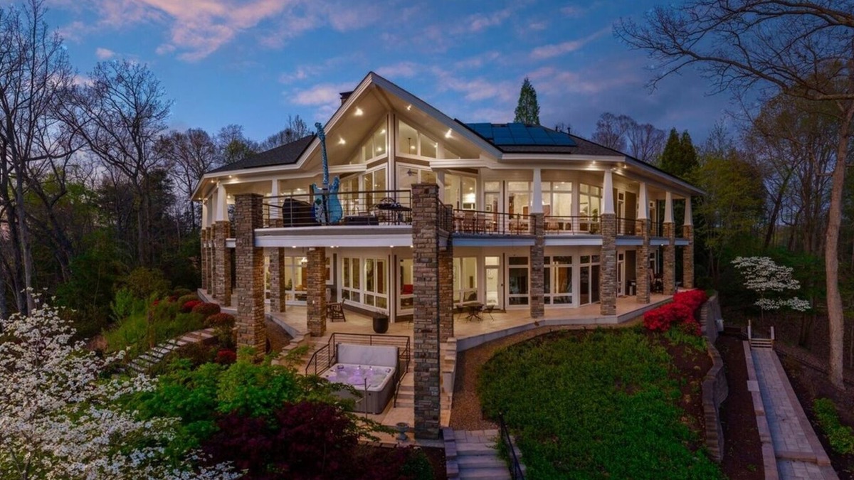 Barium Springs Ski Chalet | Exclusive Grand Lakefront Escape on Island 180 Lake Front Views