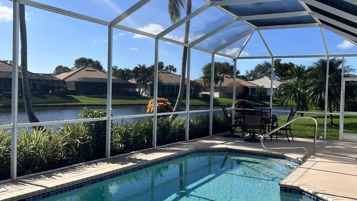 Falcons Glen House | Exclusive Lely Resort House -Private Pool -Sleeps 6