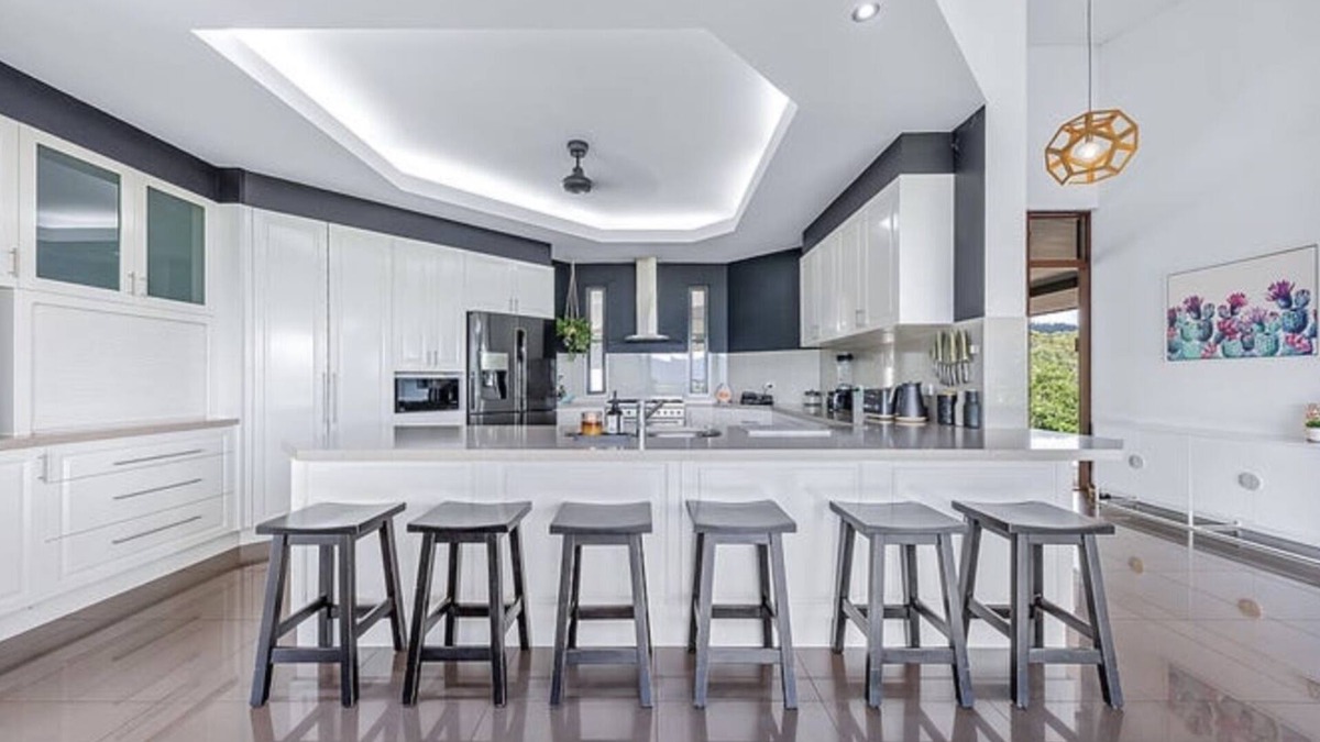 Airlie Beach House | Exclusive luxury hilltop resort style home.