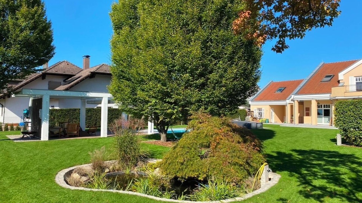 Kleinwallstadt House | Exclusive luxury holiday home Pool, sauna & plenty of space for great times