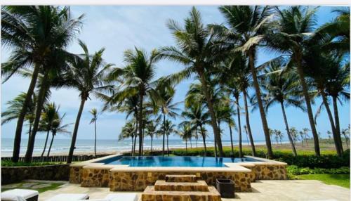 Barra Vieja Apartment | Exclusive Oceanfront Apartment Beach access