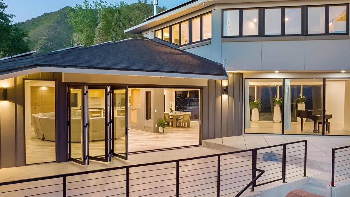 Olympus Cove House | Exclusive Resort Escape: Heated Pool, Spa & Pickleball by RedAwning
