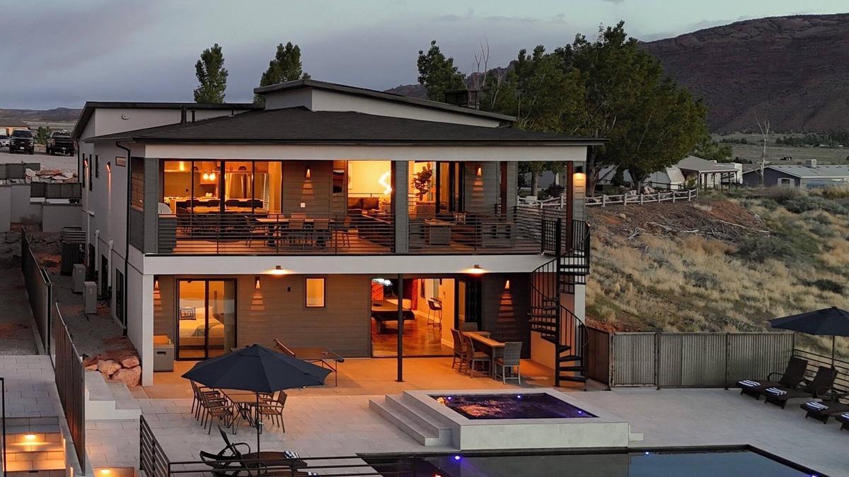 Moab South Valley House | Exclusive Retreats Desert Vista 6 Bedroom all Suites - Ultimate Vacation Home