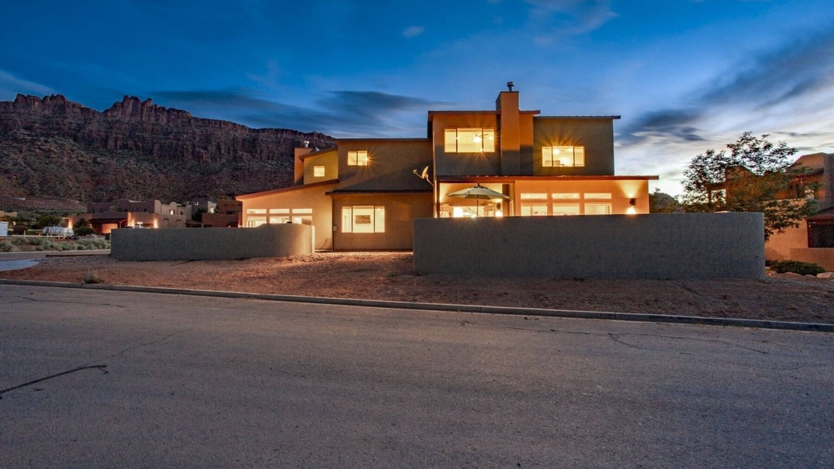 Moab South Valley House | Exclusive Retreats White Rim 3369 - 3 Bedroom plus Loft all Suite Home