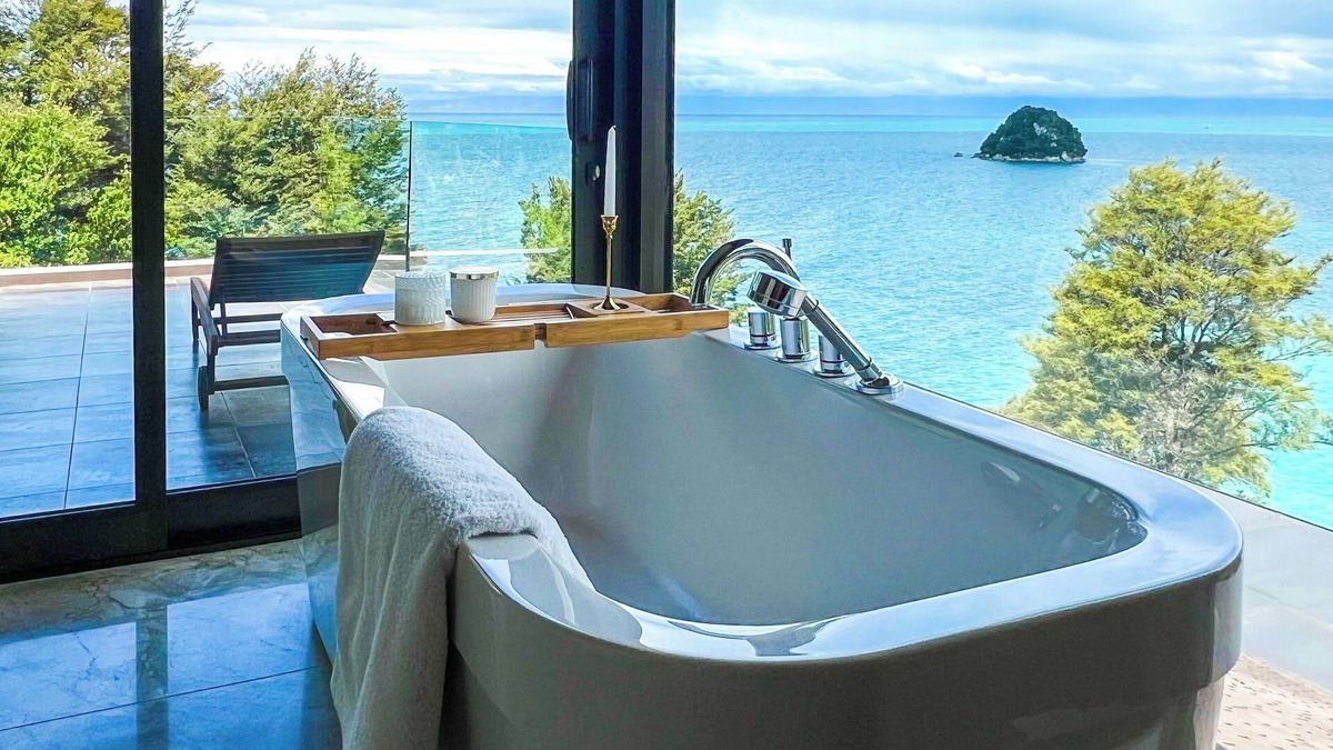 Ngaio Bay Villa | Exclusive Suite - Ocean Views & Beach