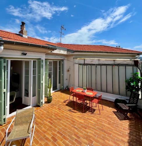 Thiers Apartment | Exclusive Top Floor - Love Suite