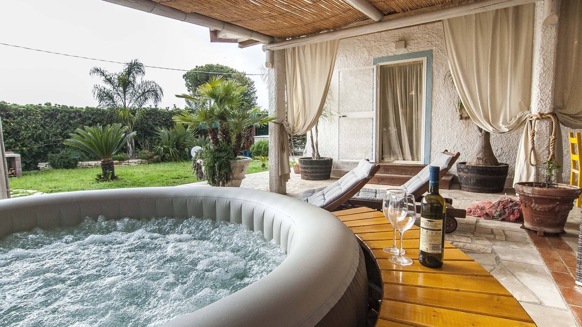 Porto Badino Villa | EXCLUSIVE VILLA WITH SWIMMING POOL, JACUZZI & GARDEN. * Free WIFI *