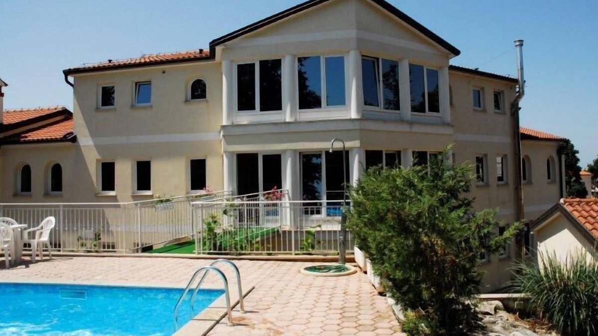 Kukci Hotel | Exclusive villa with pool, guest rooms with rich breakfast buffet