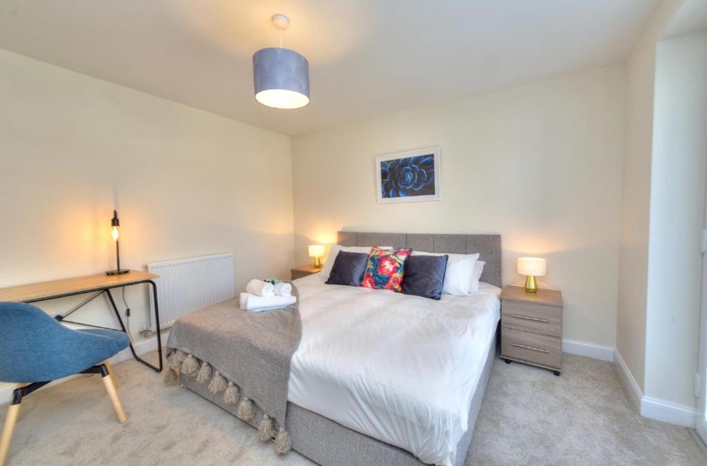 Milton Keynes Apartment | Executive Fairfields Apartment by PAY AS U STAY