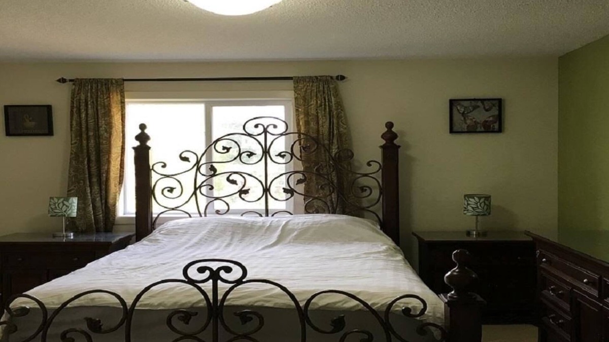 Airdrie House | * Executive Fully Furnished Upgraded Home *