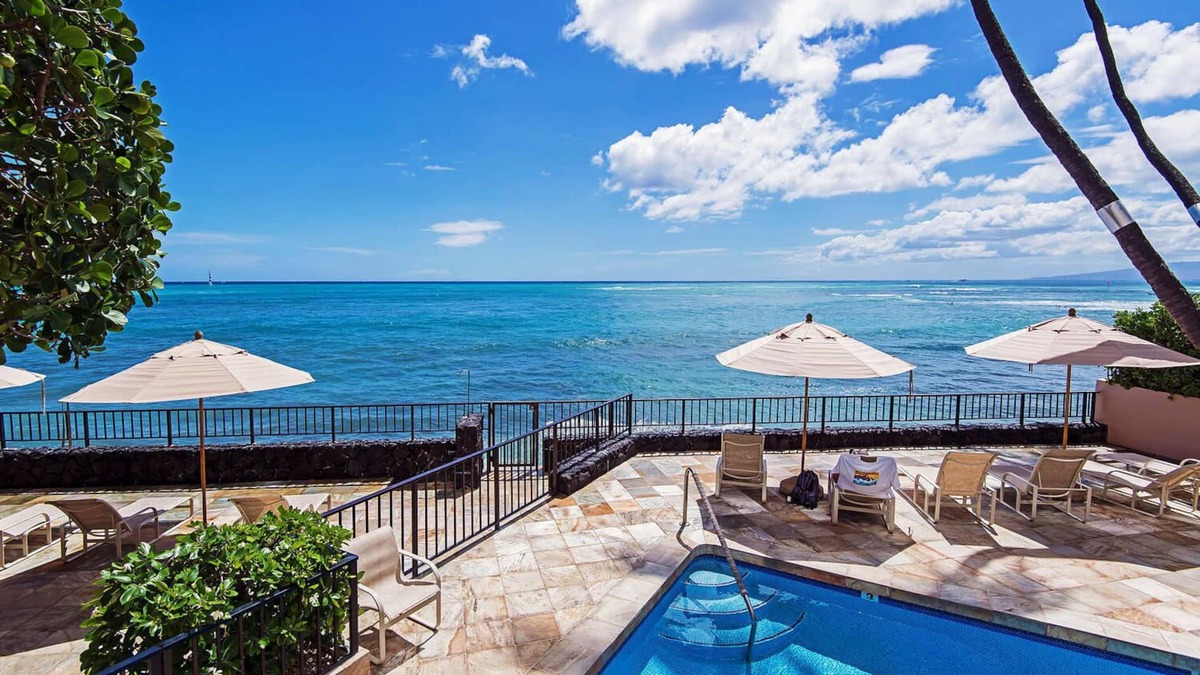 Diamond Head - Kapahulu - St. Louis Condo | Executive Gold Coast Oceanfront Suite: Diamond Head Views, Amazing Seaside Pool