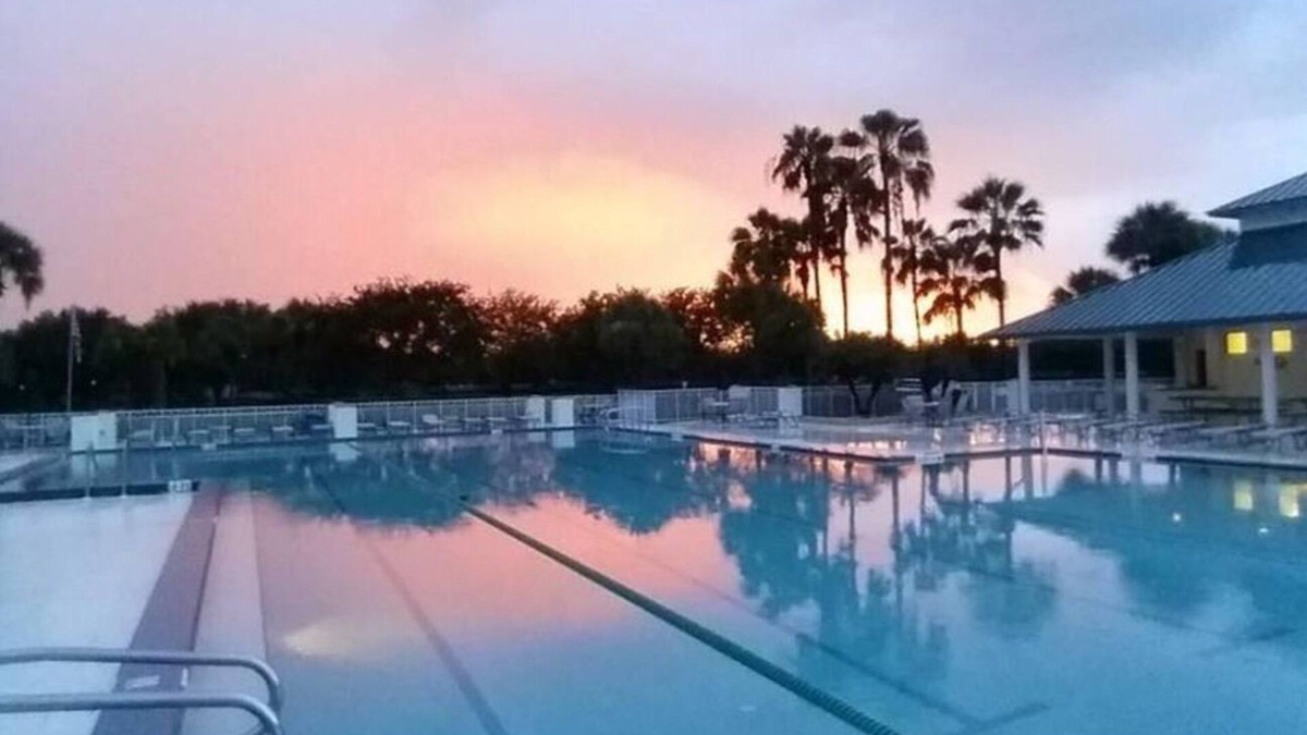 Gateway House | Executive golf course condo on the 10th green