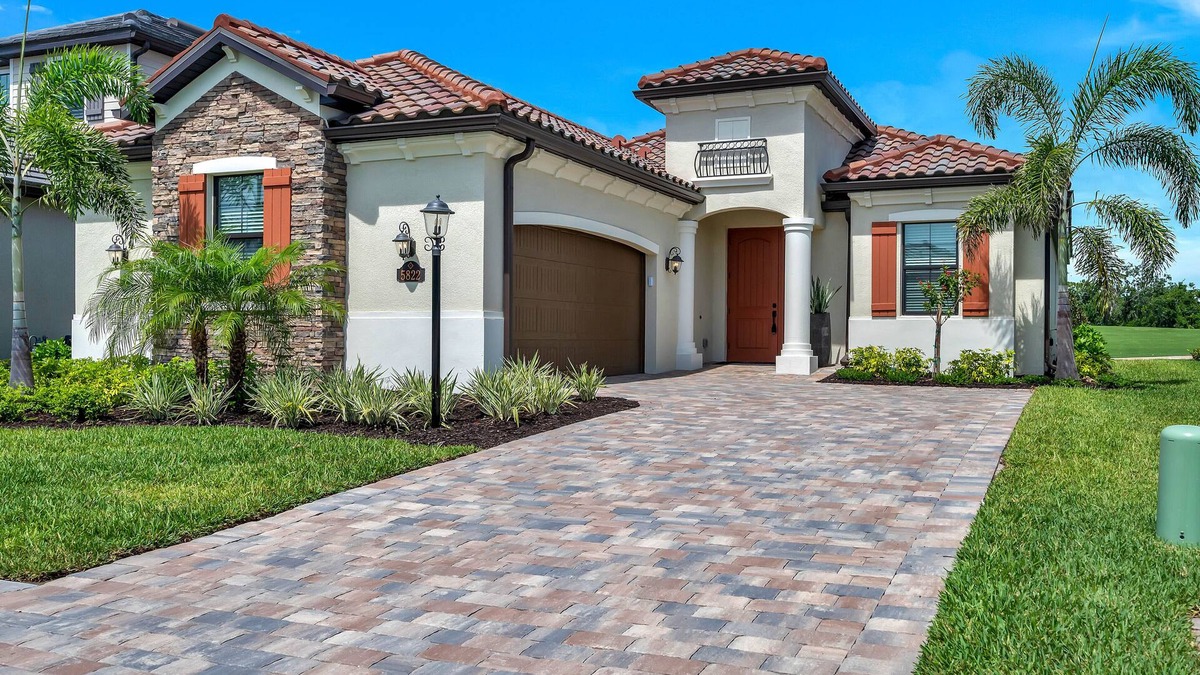 Lakewood Ranch House | Executive home at 8th Green Getaway in Lakewood National Golf community