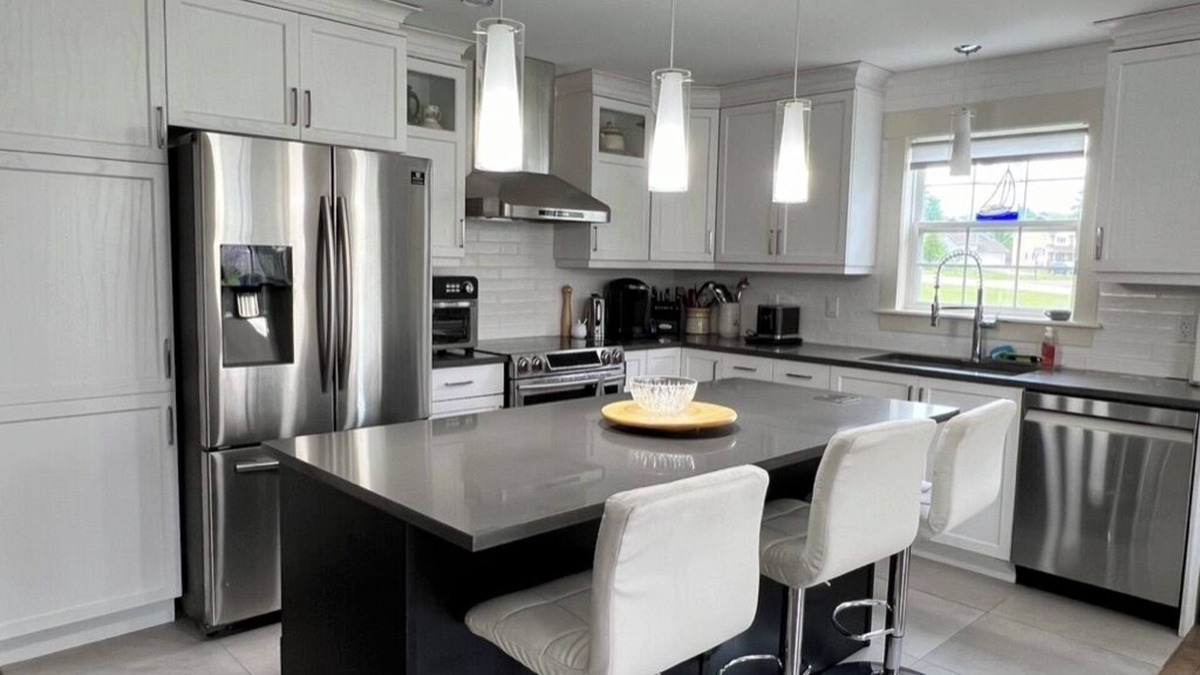 Dieppe House | Executive Home in Dieppe (Semi-Detached) - close to airport & downtown nMoncton