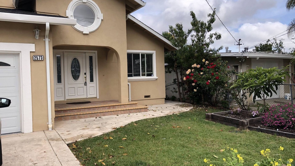 East Palo Alto House | EXECUTIVE House - 4 Bedroom Suites