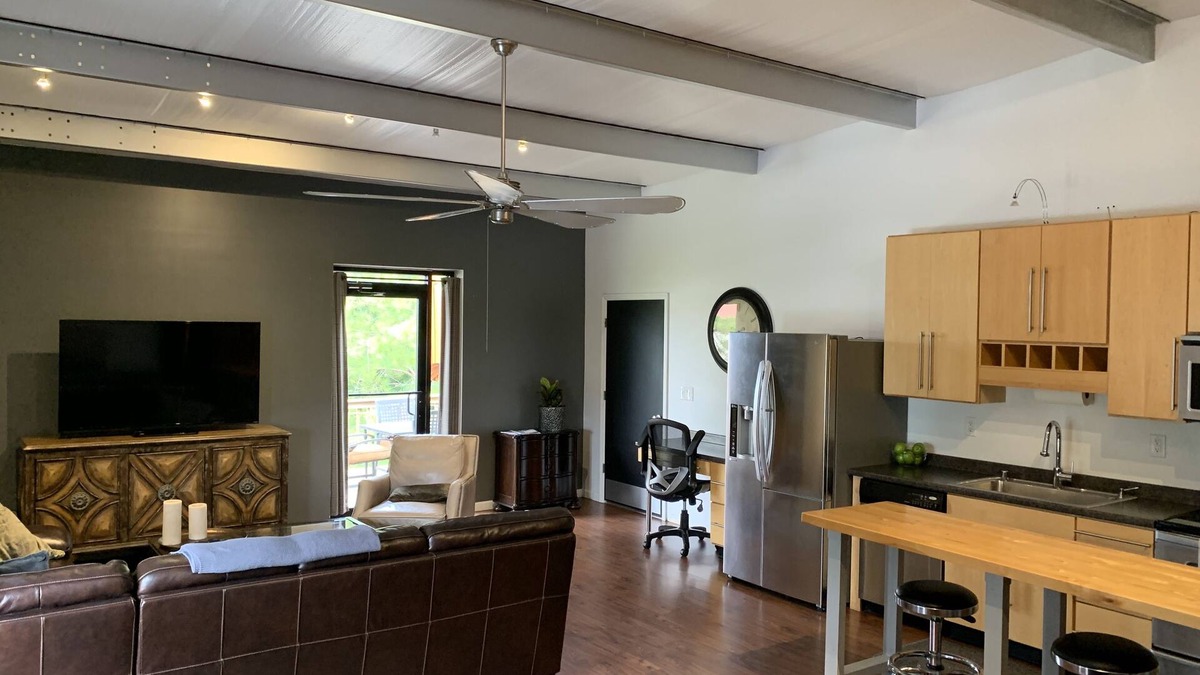 Meridianville Apartment | Executive Industrial Apartment at the Huntsville Executive Airport.