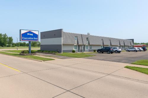 Owatonna Hotel | Executive Inn By Belvilla Owatonna Hwy 35