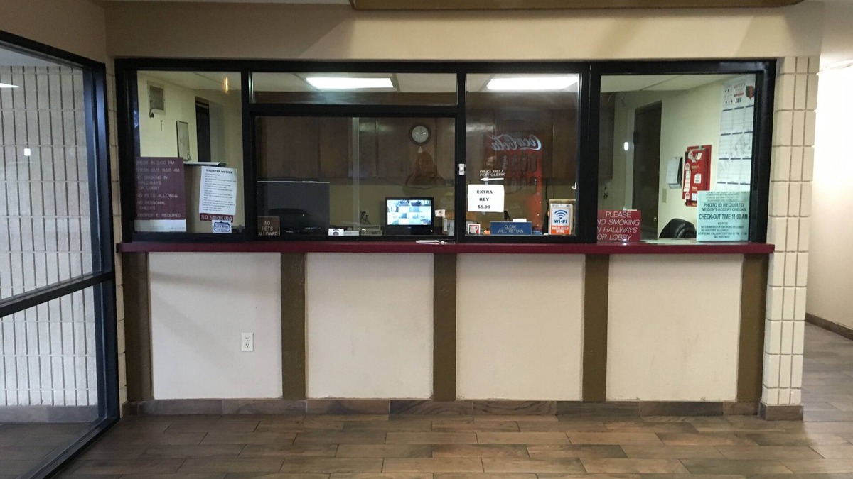 Pine Bluff Hotel | Executive Inn Pine Bluff
