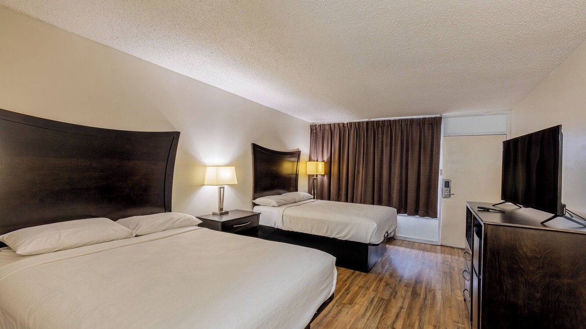 Beeville Hotel | Executive Inn & Suites Beeville