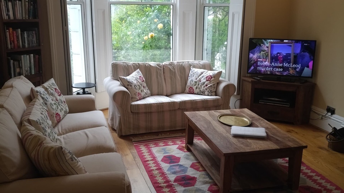 Holland Park Apartment | Executive Kensington Apartment for 2, free Hi-Speed WiFi, booking now for 2026