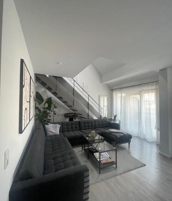 Hainholz Apartment | Executive Maisonette Penthouse Loft, Rooftop Pool, Central Hannover and Direct Messe Connection