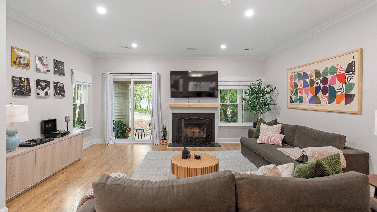Southwest Raleigh Condo | Executive North Raleigh Oasis - Premium 2BR