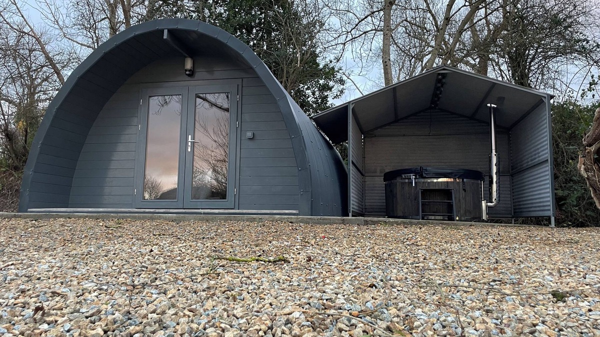 Watch House Village Cabin | Executive Pod and Jacuzzi by the river, in Co.Wexford