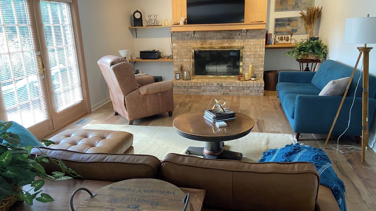 Naperville House | Executive Residence Corporate Corridor minutes from Naperville downtown