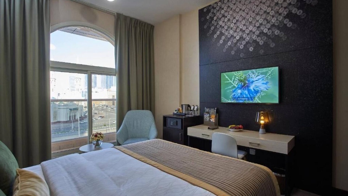 Al Khan Apartment | Executive Suite Al Khan Beach By Luxury Bookings