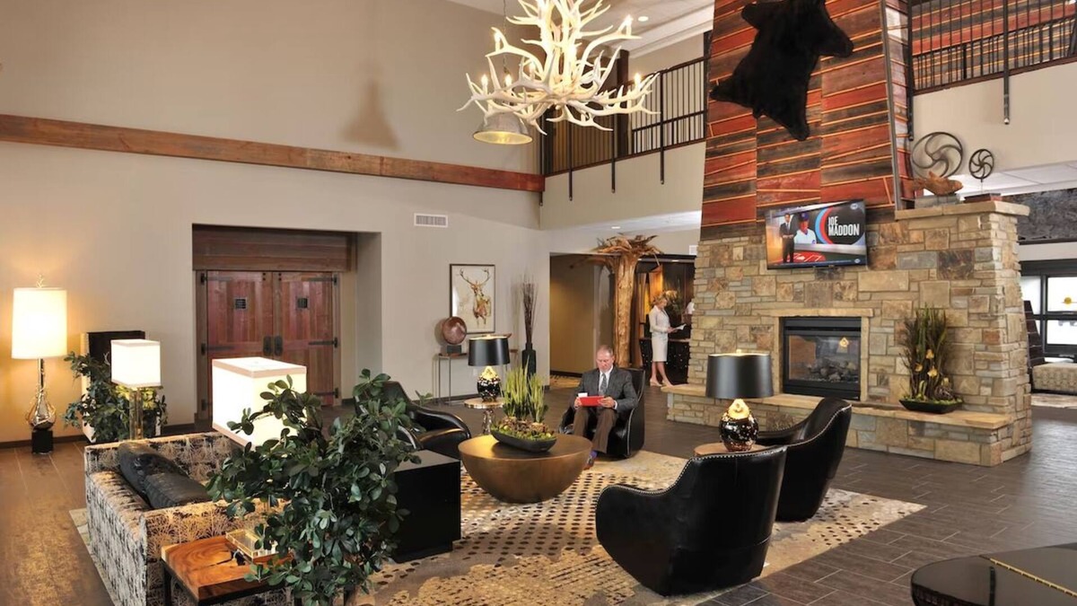 Independence Hotel | Expanded 2 Queen Beds with Sofa Sleeper, Stoney Creek Kansas City