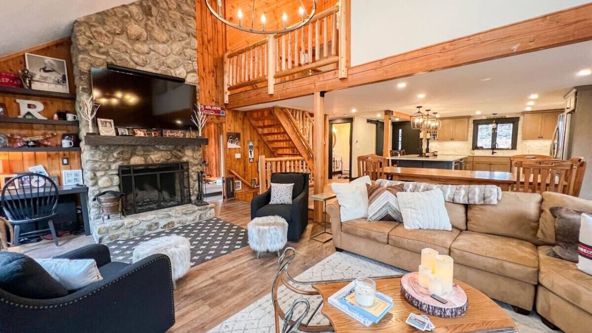 North Conway House | Expansive 3800 ft.² Home | Private Gym & Hot Tub!