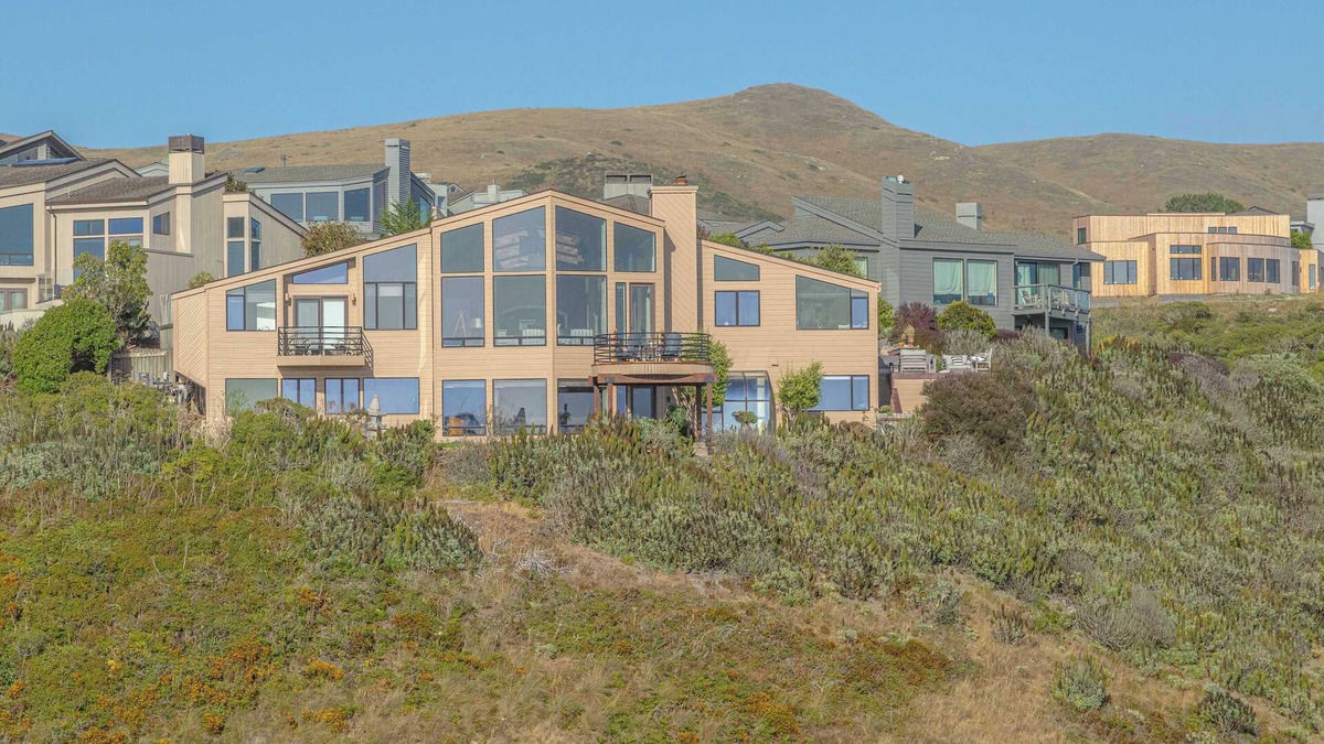 Bodega Bay House | Expansive Ocean-View Retreat w/Home Theatre & Spa