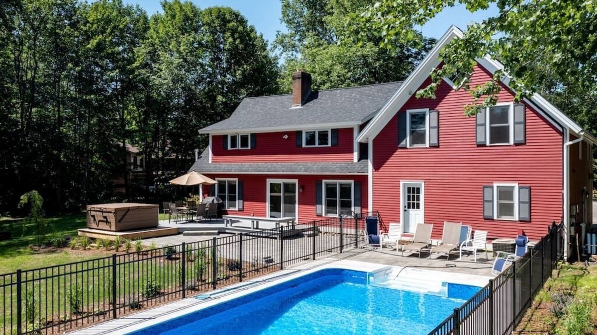 Stowe Area House | Expansive Stowe home, amazing location and hot tub
