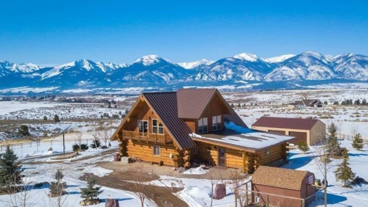 Stevensville House | Expansive Views of Bitterroot Mountains from Beautiful Log Home